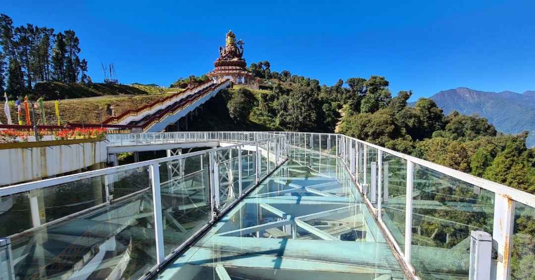  Heights of Wonder: Exploring Pelling's Glass Skywalk