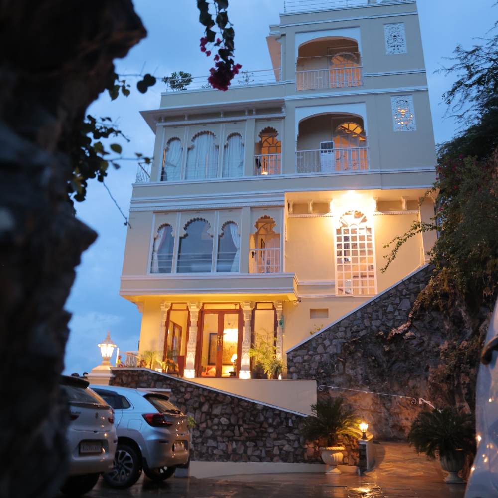  Best Luxury Budget Boutique Hotel in Udaipur Near Pichola