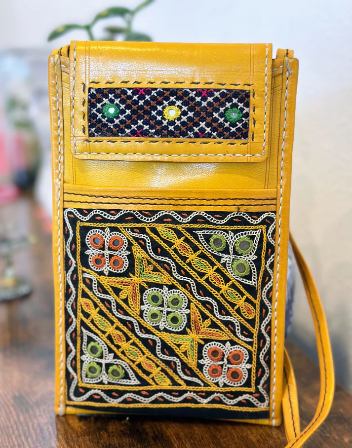  Embracing the Trend: The Ubiquity of Crossbody Phone Bags