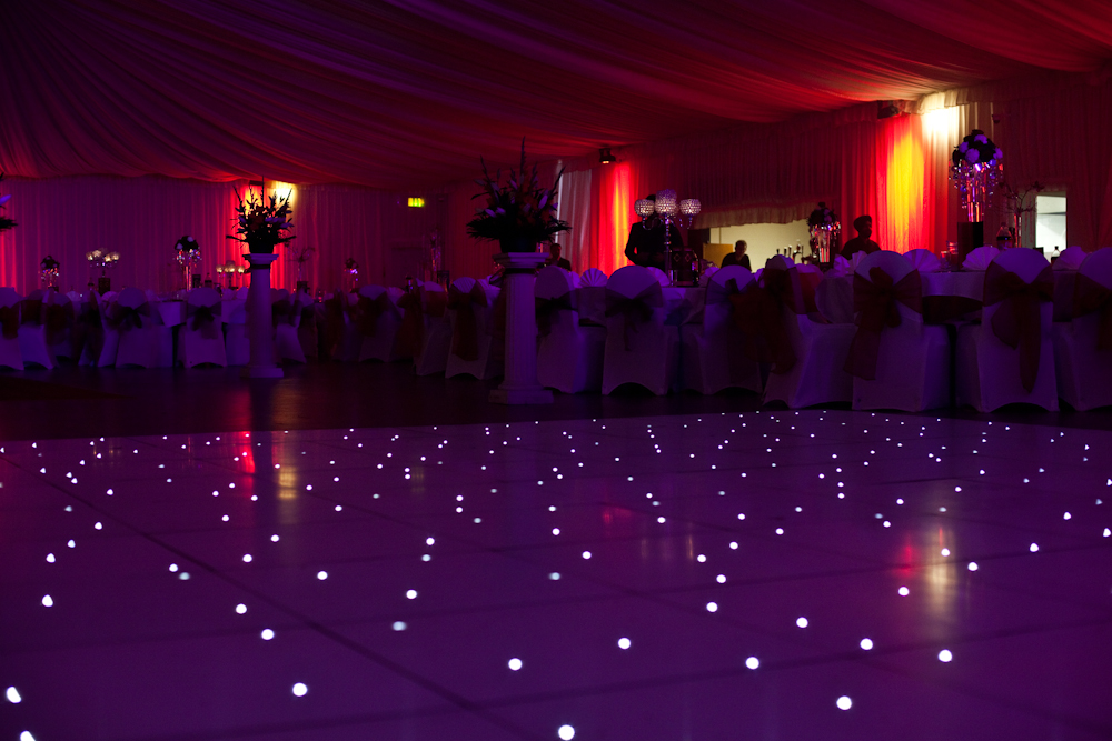  London Wedding DJ: Setting the Perfect Tone