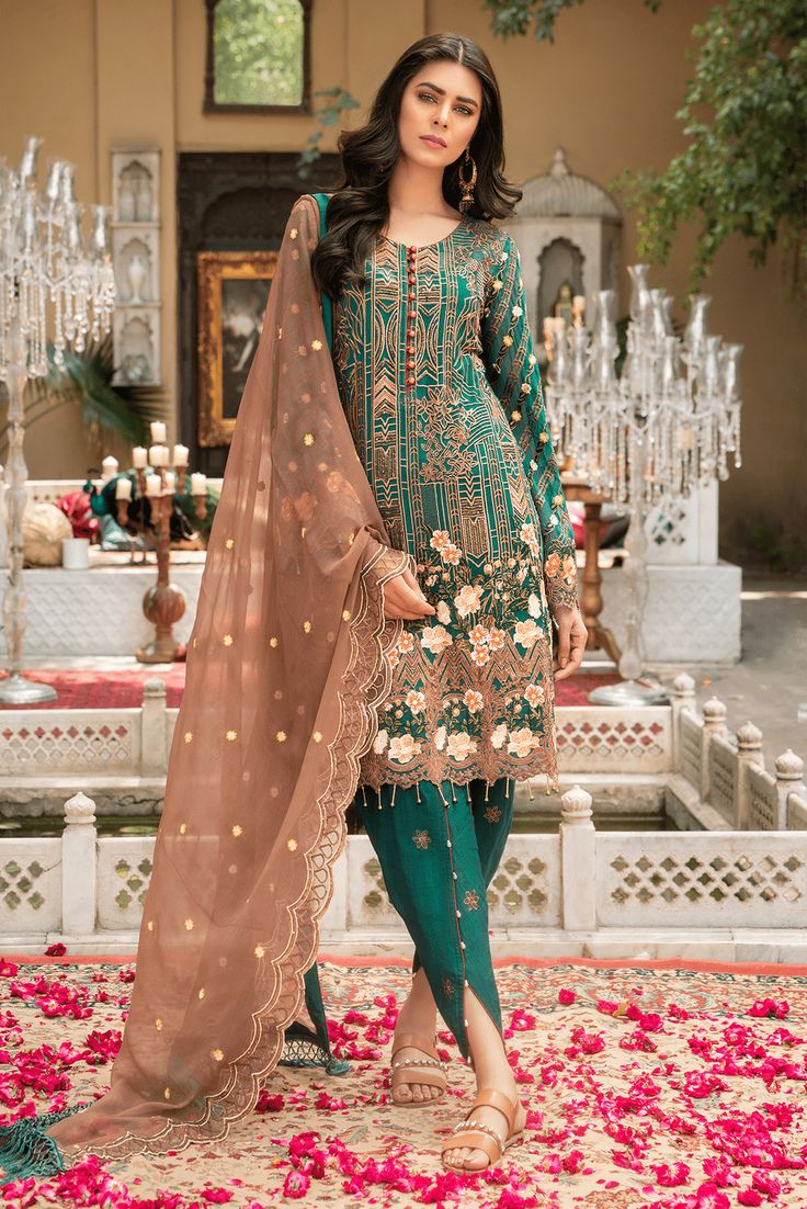  Pakistani Dresses Online, Suits & Clothes Shopping in USA, UK