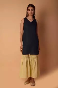  With Mirraw, you'll find only comfortable and stylish Indian sleeveless tops