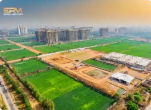  Noida's Commercial Hub: Own Your Prime Location on Yamuna Expressway