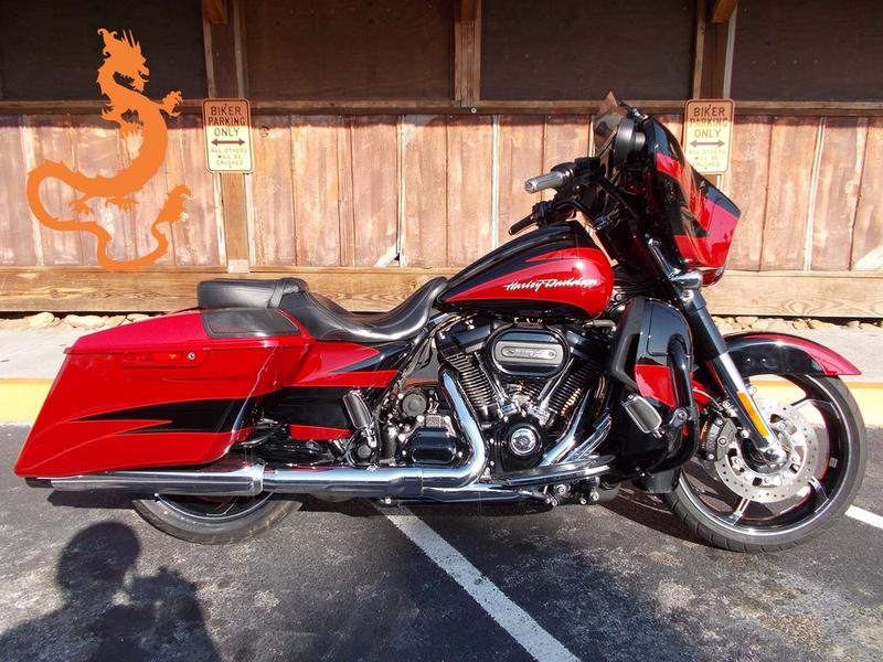  2017 Harley-Davidson® FLHXSE - CVO™ Street Glide®