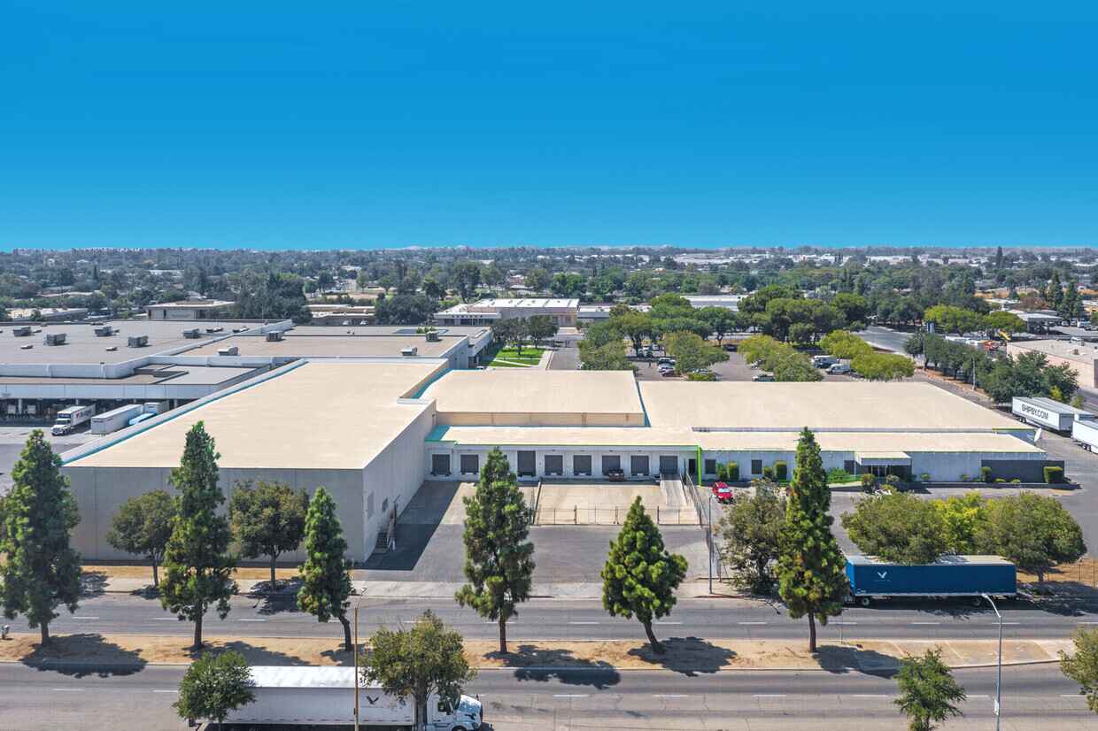  Premier Warehouse and Office Space for Rent in Fresno