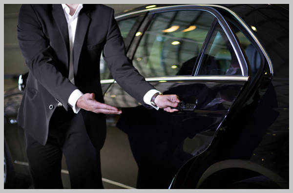  Professional Luxury Chauffeur Service Dubai | Happy Limousine