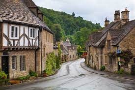  The tailor-made Day trips to Cotswolds offer direct pickups in luxury AC coaches and minivans