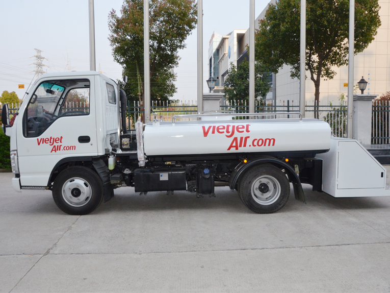  Lavatory Service Truck (ISUZU 700P)