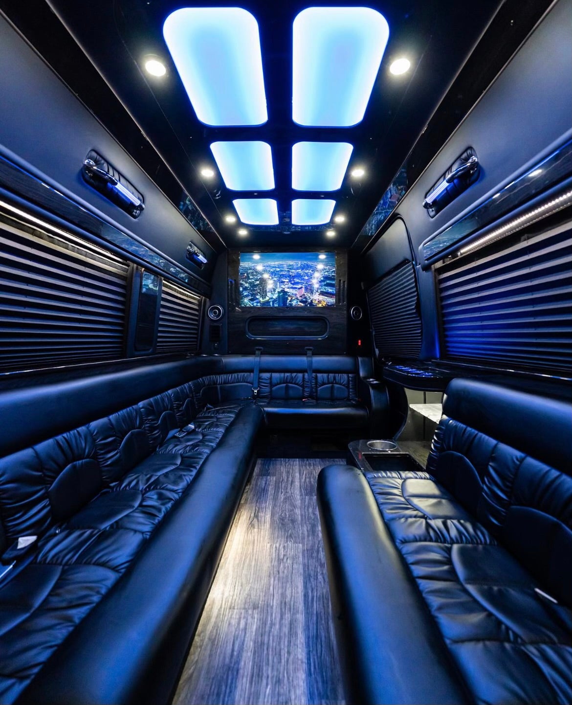  Get into the world of luxury in Limo JFK