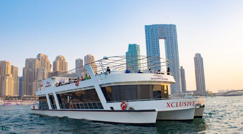  Private Yacht Dinner At Dubai Marina