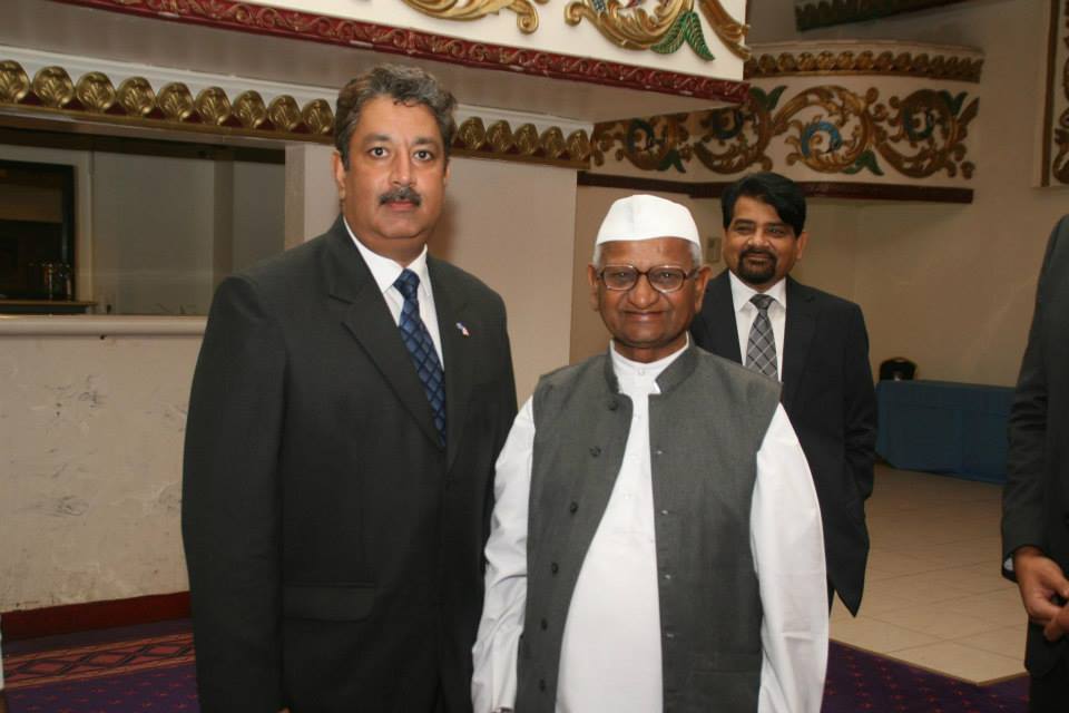  Sarvesh Kumar Dharayan with Anna Hazare during his visit in New jersey.