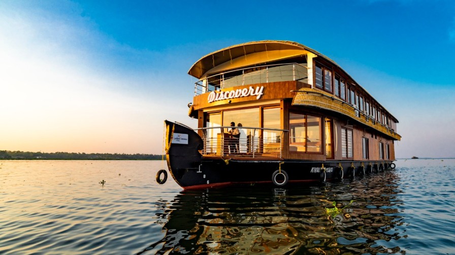  Luxurious Houseboat Stays in Kerala's Backwaters