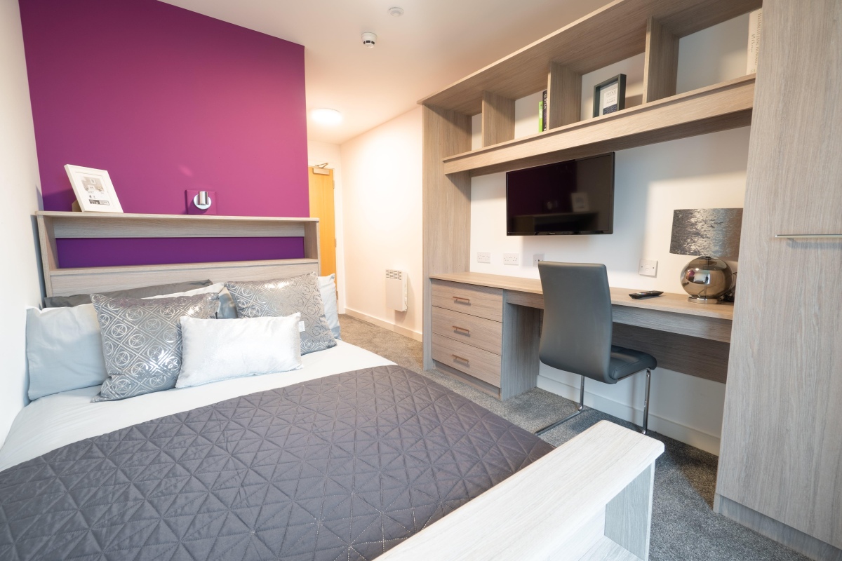  Get The Best Student Accommodation in UK - StudentTenant