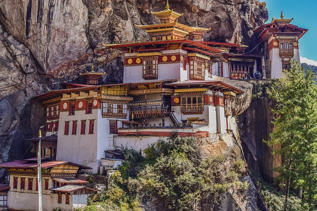  Explore the Druk Yul’s Finest with Our Bhutan Tour Packages!