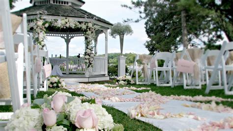  Elegant Wedding Venue in Geneva, IL  Bed & Breakfast Charm