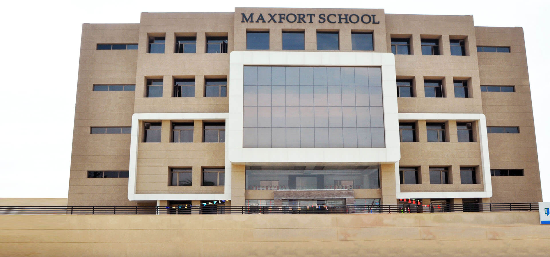  Maxfort School : Best School in Delhi