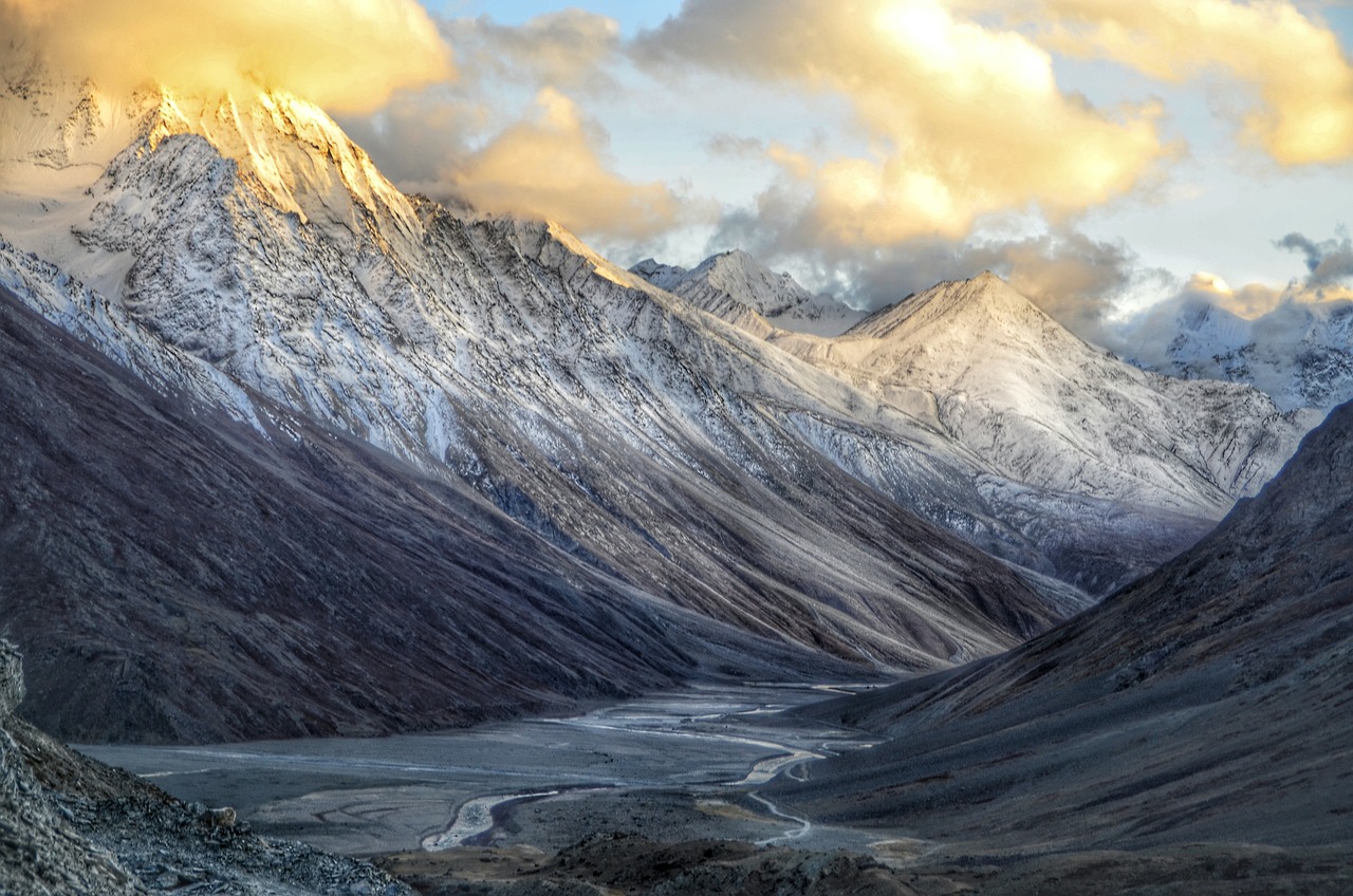  Spiti Valley Escapes - Save up to 25% on Your Adventure!